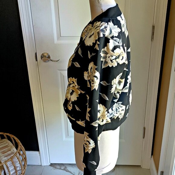 NEW! BOHO FLORAL BOMBER JACKET SZ M - Picture 3 of 5